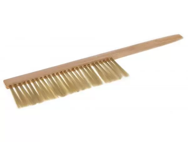 Щетка - сметка пчеловода однорядная с искусственным ворсом деревянной ручкой