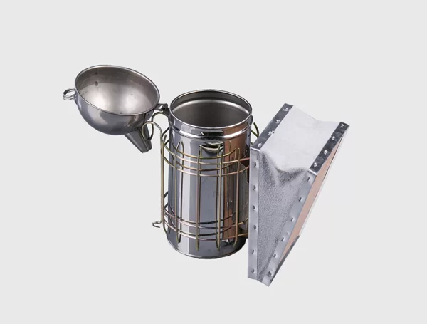 Дымарь для пчел "Европа" н/ж D100 H245 с защитой от ожога с кожаными мехами со стаканом без пламе-ля