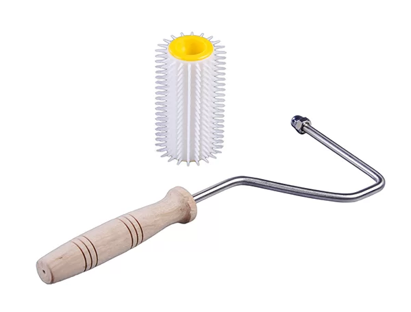 Каток для распечатывания сот "Ежик" с пластиковой иглой деревянной ручкой