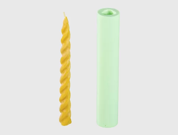 Форма силиконовая для свечей "Крученная свеча" 35 грамм