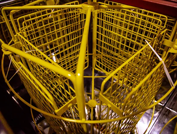 Медогонка - стол "Оптима 2,0" ручная поворотная 4-х рамочная корзина с полимерным покрытием корпус и