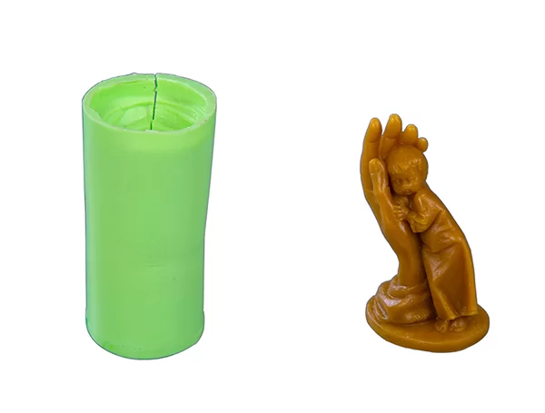 Форма силиконовая для свечей "Рука с мальчиком" 73 грамм