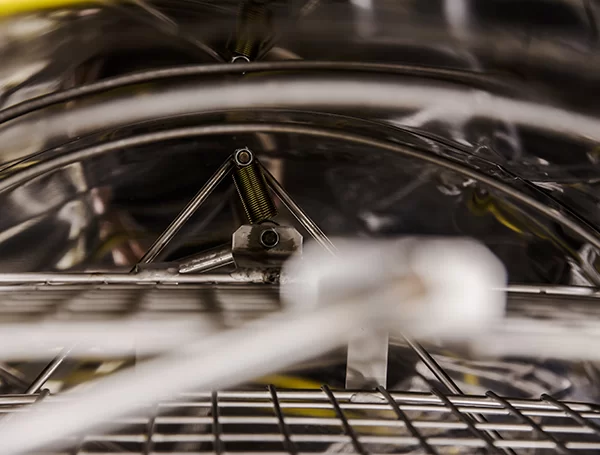 Медогонка ручная поворотная 3-х рамочная "Оптима" корзина и кран из нержавейки