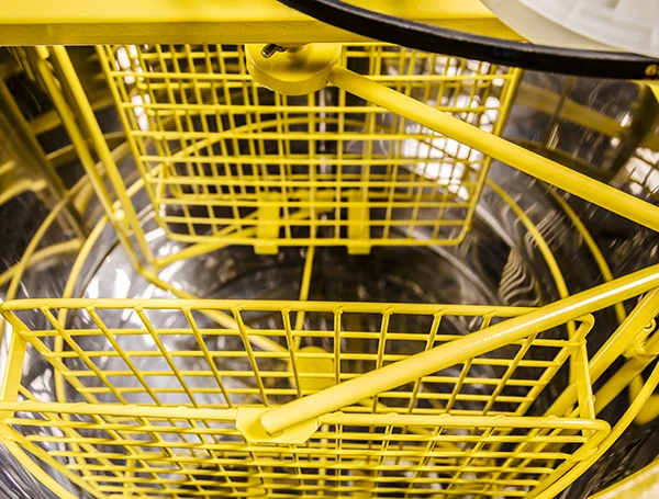 Медогонка ручная поворотная 2-х рамочная "Оптима" корзина покрыта полимерной краской кран из нержаве