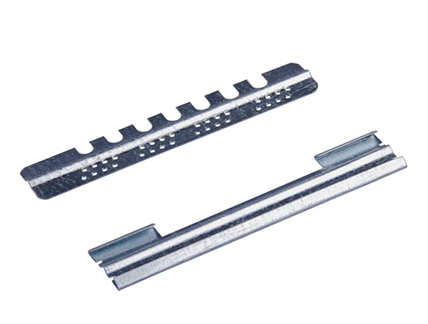 Летковый заградитель 2-х элементный "OR-140" верхний оцинкованный с отверстиями d-2.5 мм для вентиля