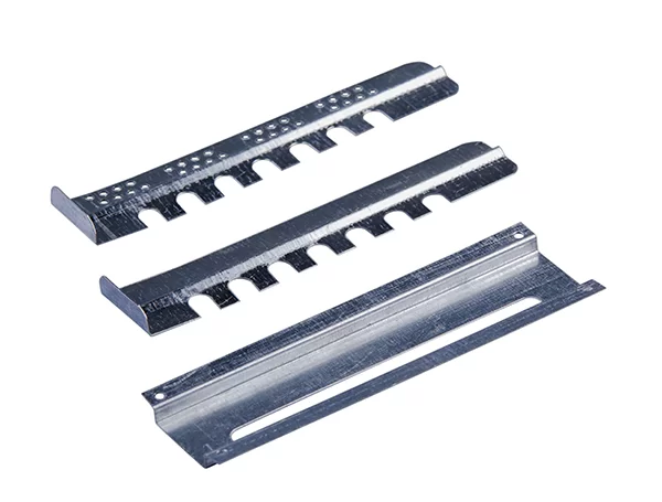 Летковый заградитель 3-х элементный "OR-140" верхний оцинкованный с отверстиями d-2.5 мм для вентиля