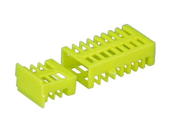 Клеточка для пчеломатки раздвижная пластмассовая