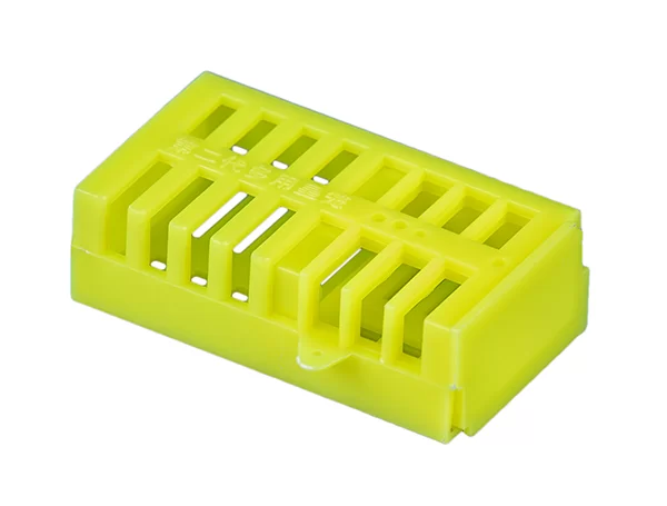 Клеточка для пчеломатки раздвижная пластмассовая