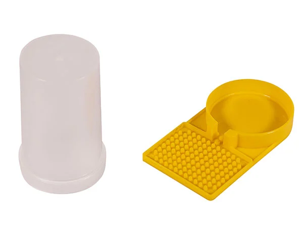 Поилка для пчел внутрилетковая пластмассовая со стаканом 0,5 л